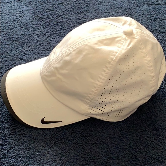 ‼️ SOLD White Nike Golf Hat - Picture 2 of 6